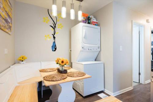 Cute Apartment 2 bedrooms - 12 Min from Downtown Chicagi in Chicago, USA