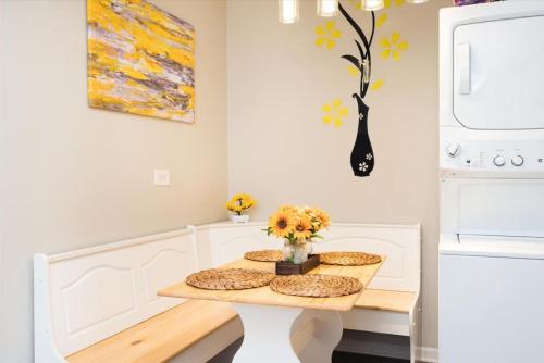 Cute Apartment 2 bedrooms - 12 Min from Downtown Chicagi in Chicago, USA