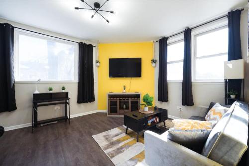 Cute Apartment 2 bedrooms - 12 Min from Downtown Chicagi in Chicago, USA