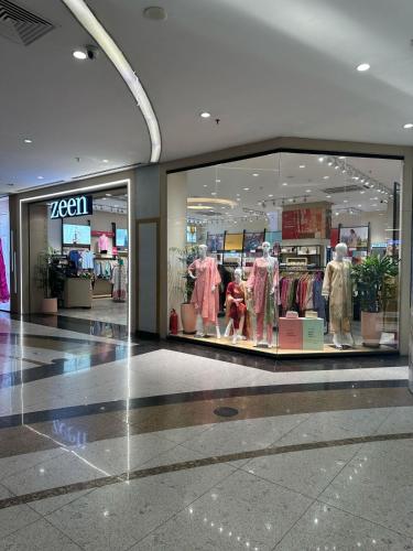 Gold Crest Mall One Bed luxury Apartment- Mirhaa Homes - image 3