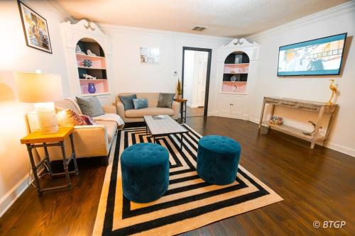 Retro Retreat Walk to Graceland with Free Parking and Wifi Retro Retreat Walk to Graceland with Free Parking and Wifi