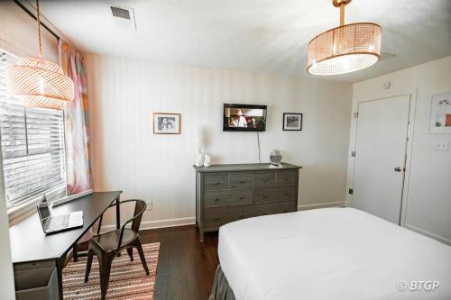 Retro Retreat Walk to Graceland with Free Parking and Wifi Retro Retreat Walk to Graceland with Free Parking and Wifi