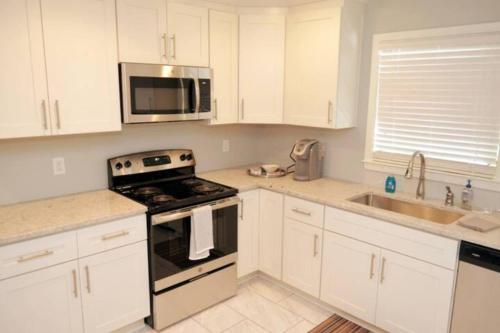 Retro Retreat Walk to Graceland with Free Parking and Wifi Retro Retreat Walk to Graceland with Free Parking and Wifi