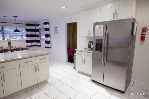 Retro Retreat Walk to Graceland with Free Parking and Wifi Retro Retreat Walk to Graceland with Free Parking and Wifi