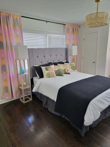 Retro Retreat Walk to Graceland with Free Parking and Wifi Retro Retreat Walk to Graceland with Free Parking and Wifi