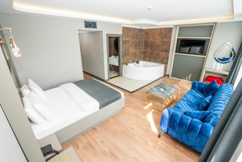 216 Ruby Suite - image 8