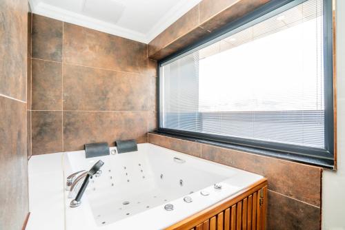 216 Ruby Suite - image 5