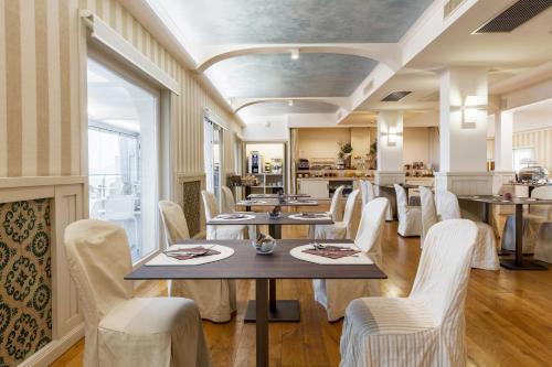 Hotel Catalunya - image 2