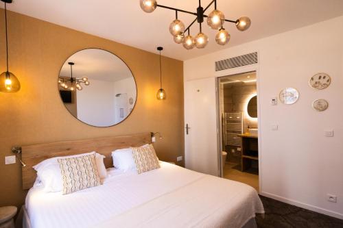 Deluxe Double Room image 5