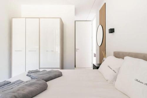 Dreamview Waterfront Apartment with Pool in Torri - Tap to explore photos