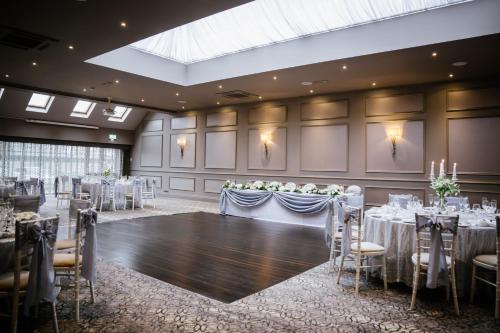 Clifton Arms Hotel - image 11