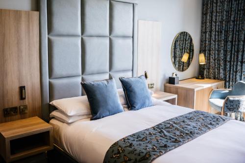Clifton Arms Hotel - image 4