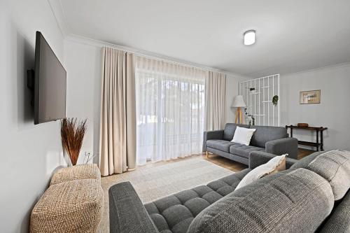 Serenity - Short Drive to CBD, Firepit, Orange (foto 3)