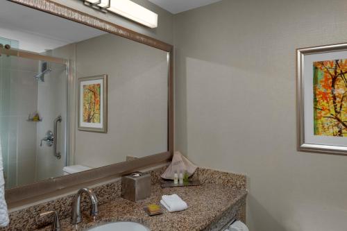 DoubleTree by Hilton Kansas City - Overland Park