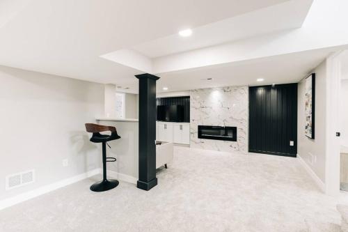 Beautiful luxury home freshly renovated with big yard, seating & grill pad in Cottage Grove, USA