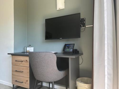 Single Room image 9
