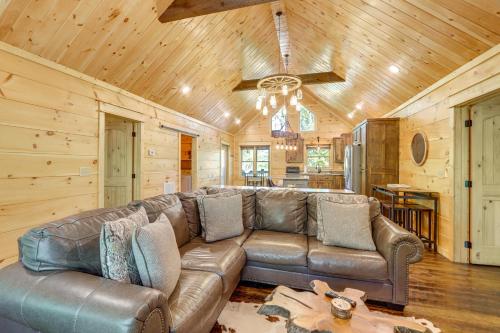 Ellijay Mountain Cabin with Hot Tub and Spacious Deck