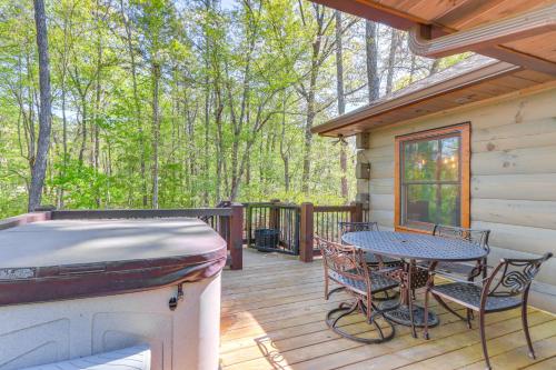 Ellijay Mountain Cabin with Hot Tub and Spacious Deck