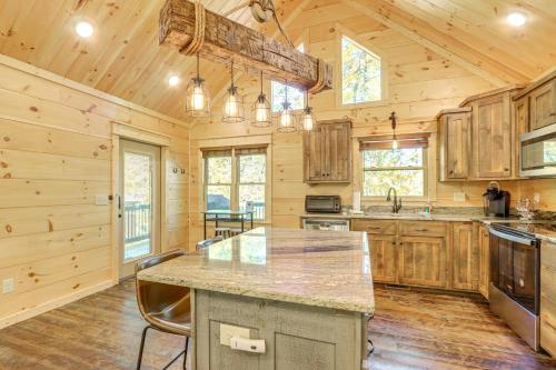 Ellijay Mountain Cabin with Hot Tub and Spacious Deck