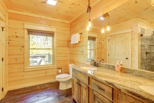 Ellijay Mountain Cabin with Hot Tub and Spacious Deck