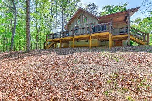 Ellijay Mountain Cabin with Hot Tub and Spacious Deck