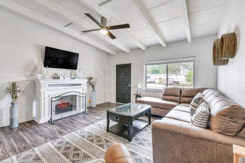 Fort Walton Beach Townhome Less Than 1 Mi to Downtown!