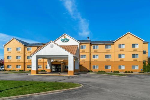 Quality Inn & Suites - Hotel - Bay City