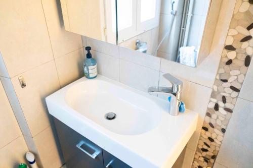 Quiet and charming 30 m apartment - image 12