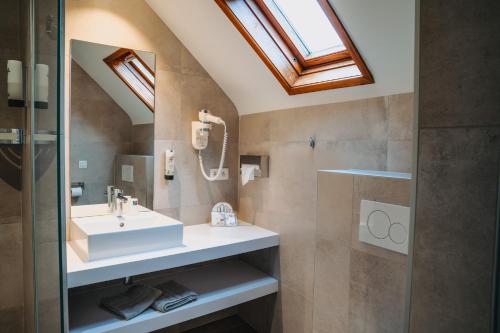 Hotel Les Eleveurs Room Type - Standard Triple Room
