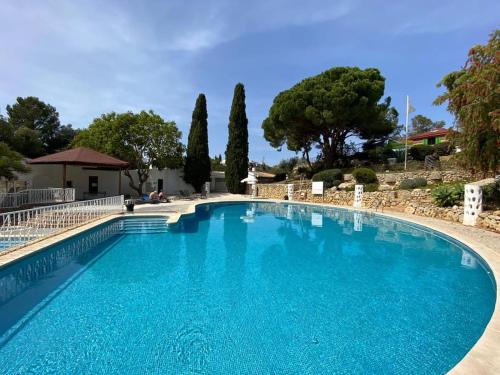 สระว่ายน้ำ, Praia do Carvoeiro, Quinta do Paraíso (Praia do Carvoeiro, Quinta do Paraiso) in คาร์โวเอโร ซิตี้เซ็นเตอร์