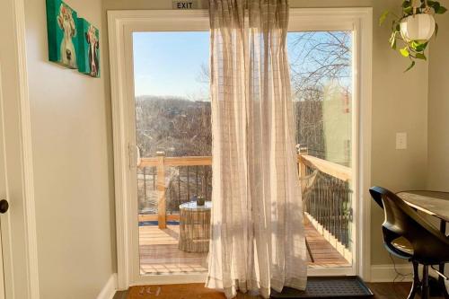 Alemania Haus - Cozy Rambler on Market Street! - image 8
