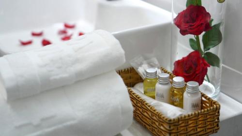 room detail thumbnail 2