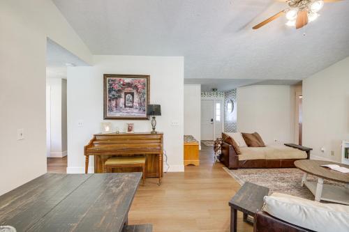 Lovely Terre Haute Home with Private Yard and Hot Tub! in Terre Haute, USA