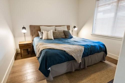 Condo at Barona Beach Lakeside Resort in West Kelowna, Canada