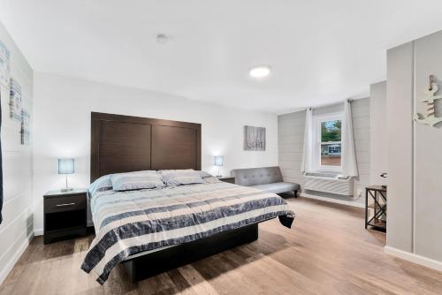. Standard King - Room 10
