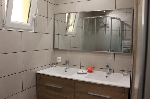 Petite maison, cosy, sur les collines niçoises (Petite maison, cosy, sur les collines nicoises) in Saint-Isidore