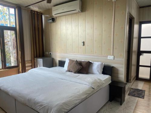 Triple Room with Mountain View image 10