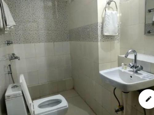 Classic Triple Room image 10