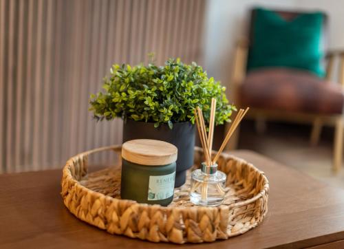 Royal Retreat & Lego Lodge with free parking, Windsor