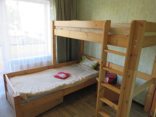 2 bunk beds