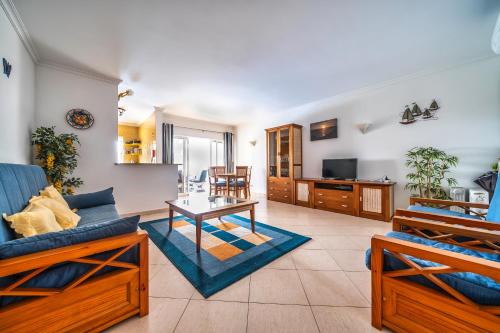 Shared lounge/TV area, Close to beach Alvor 1 bedroom apartment Villa da Praia AT08 in Torralta