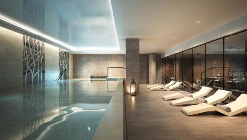 Luxury large apartment in Central London with balcony - image 12
