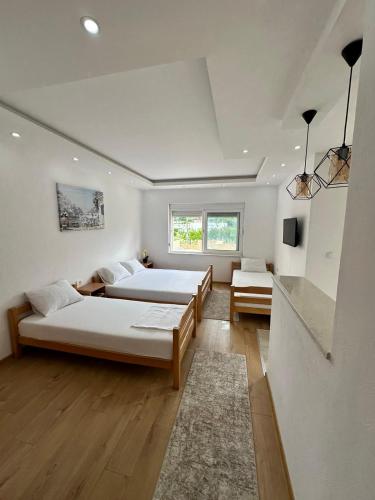 Studio with Balcony image 5