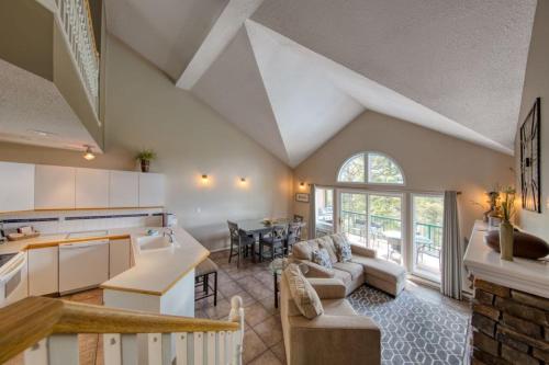 Kitchen, Marble Canyon in Fairmont Hot Springs (BC)