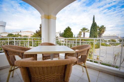 ทัศนียภาพ, Oasis Parque, Alvor. (AT04) Beautiful 2 Bed Villa with Pool in วาเล ดา อาร์รันกาดา