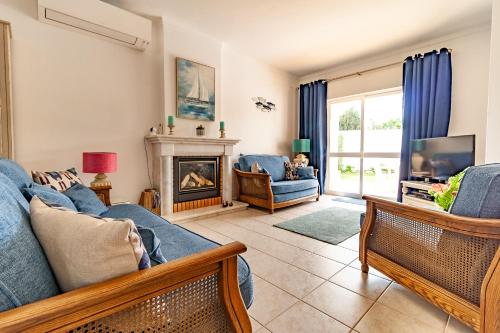 Oasis Parque, Alvor. (AT04) Beautiful 2 Bed Villa with Pool in วาเล ดา อาร์รันกาดา