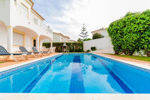 บริการและสิ่งอำนวยความสะดวก, Oasis Parque, Alvor. (AT04) Beautiful 2 Bed Villa with Pool in วาเล ดา อาร์รันกาดา