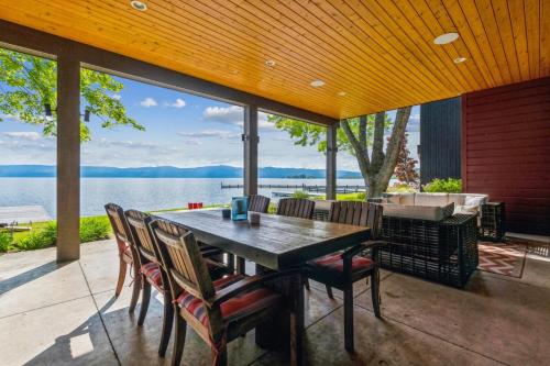 Rivers End Lake House
