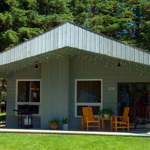 Overlander Mountain Lodge Room Type - Two-Bedroom Chalet