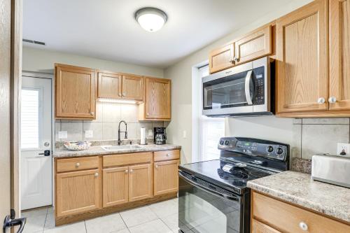Pet-Friendly Pacific Cottage Near Purina Farms! in Pacific (MO)
